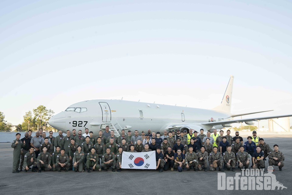 5월 29일, 미 잭슨빌 해군기지에서 한국 해군 P-8A 해상초계기 인수/운용인원들이 교육수료를 마친 후 촬영한 기념사진(사진:해군)