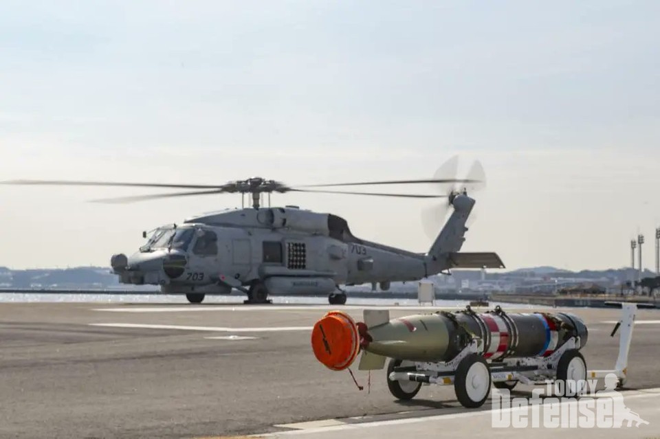 MK 54 MOD 0 경어뢰는 MH-60R 해상작전헬기와 P-8A 해산초계기에서 운용된다.(사진:U.S.NAVY)