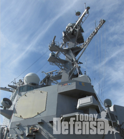 USS 베인브리지(DDG 96)에 탑재된 수상 전자전 개선 프로그램(SEWIP). (사진:록히드마틴)